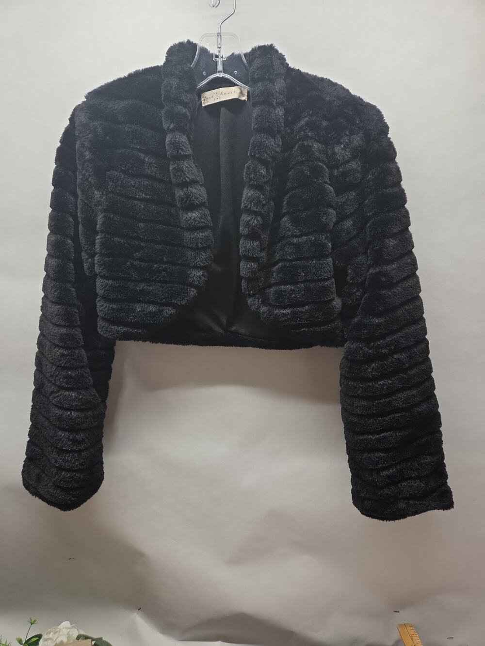Fair Haven Black Ribbed Faux Fur Cropped Bolero Jacket Wimens S